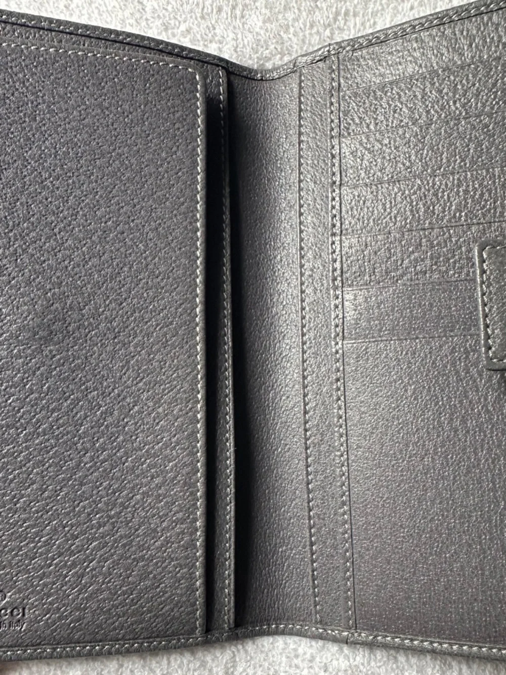✨ Gucci Pebbled Leather Wallet on Chain / Clutch ✨